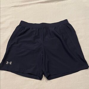 NWT Under Armour Mens Fitted Launch 7 Inch Blue Shorts, Size Large